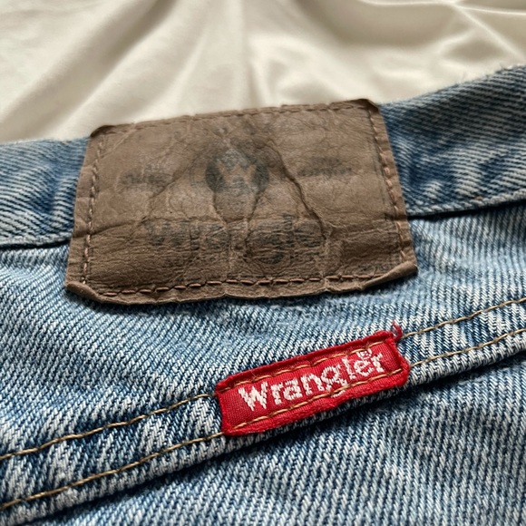 Vintage Wrangler Straight Leg Jeans with Slight Distressing - Picture 6 of 6